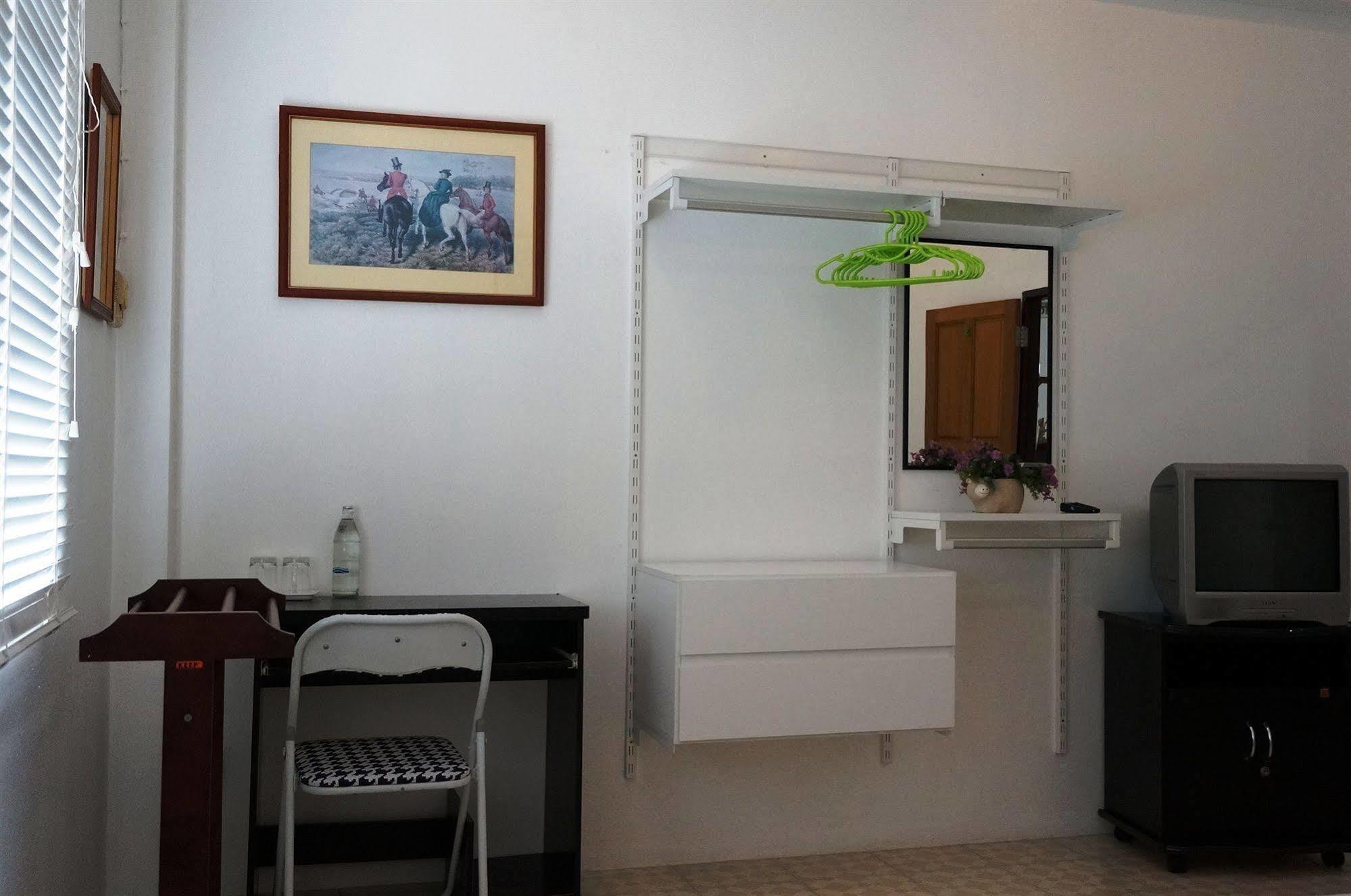 Corner Cafe Bed & Breakfast Hua Hin Exterior photo