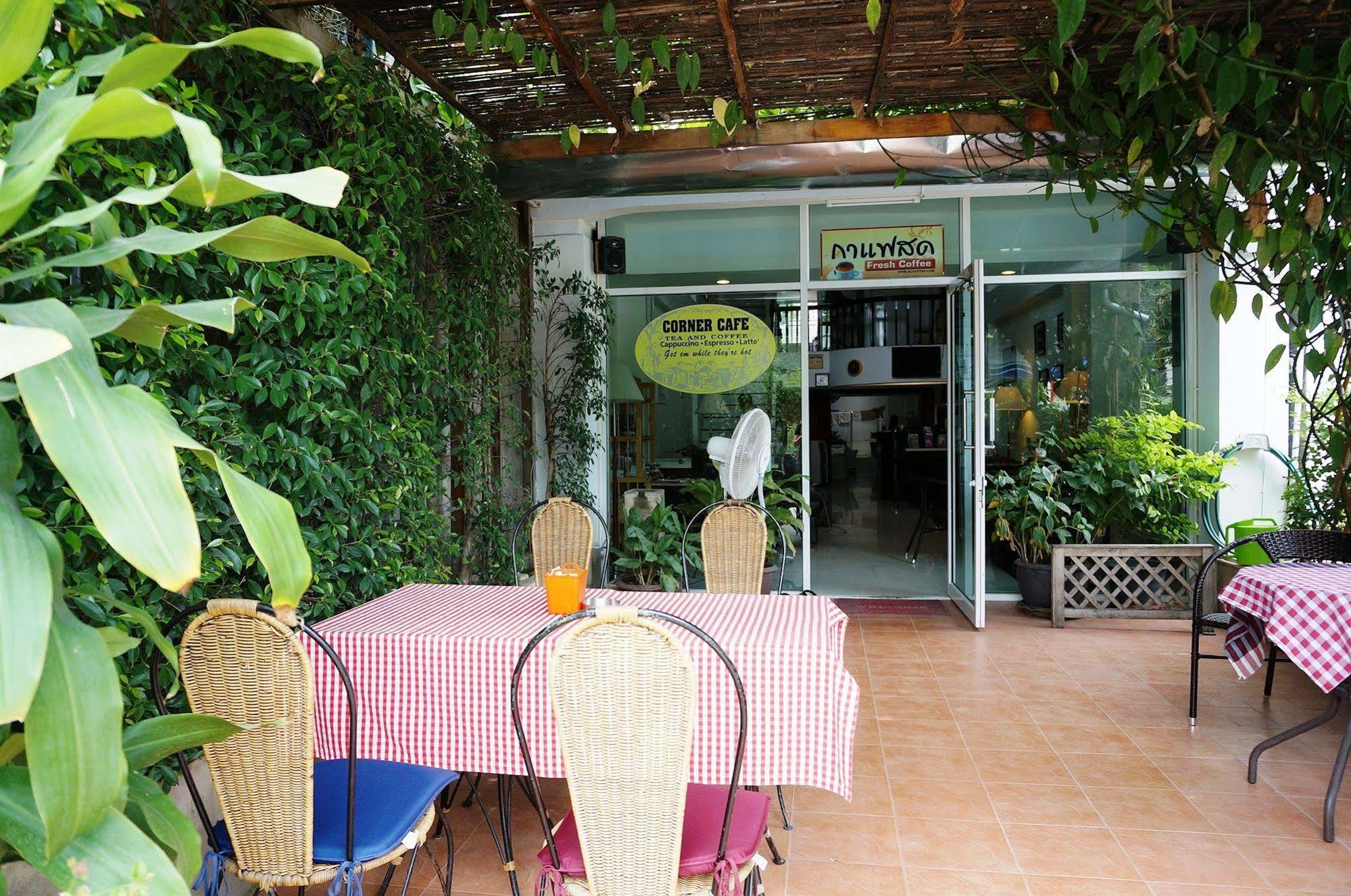 Corner Cafe Bed & Breakfast Hua Hin Exterior photo