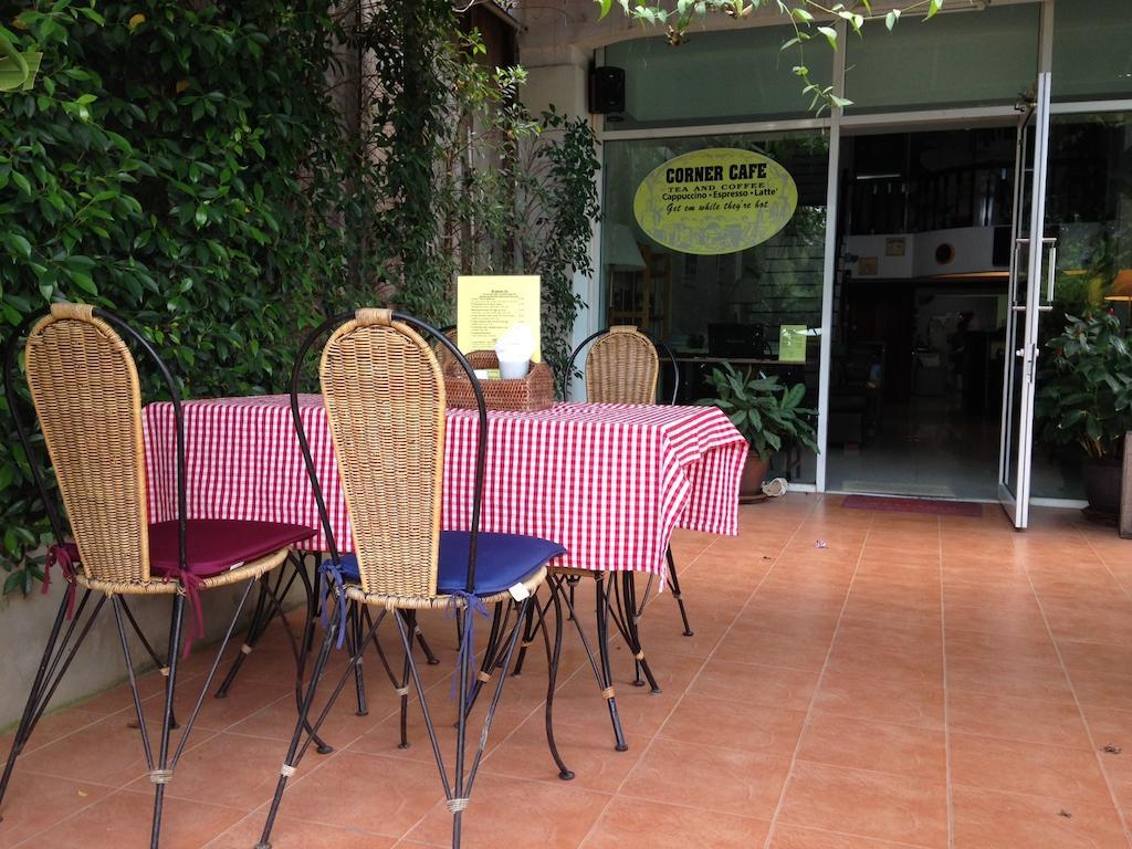 Corner Cafe Bed & Breakfast Hua Hin Exterior photo